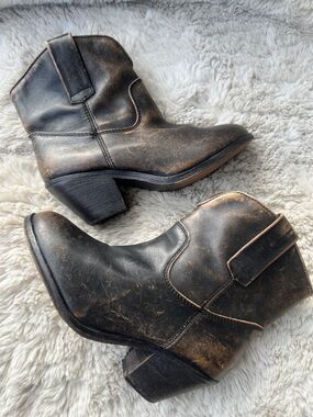 Corral Cowboy Women's Black Distressed Leather Ankle Booties